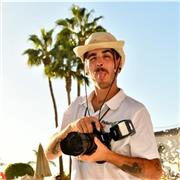Soy Carlitos, llevo muchos años dedicándome a la fotografía, tanto profesional como por gusto, no diferencio por edad ni nivel